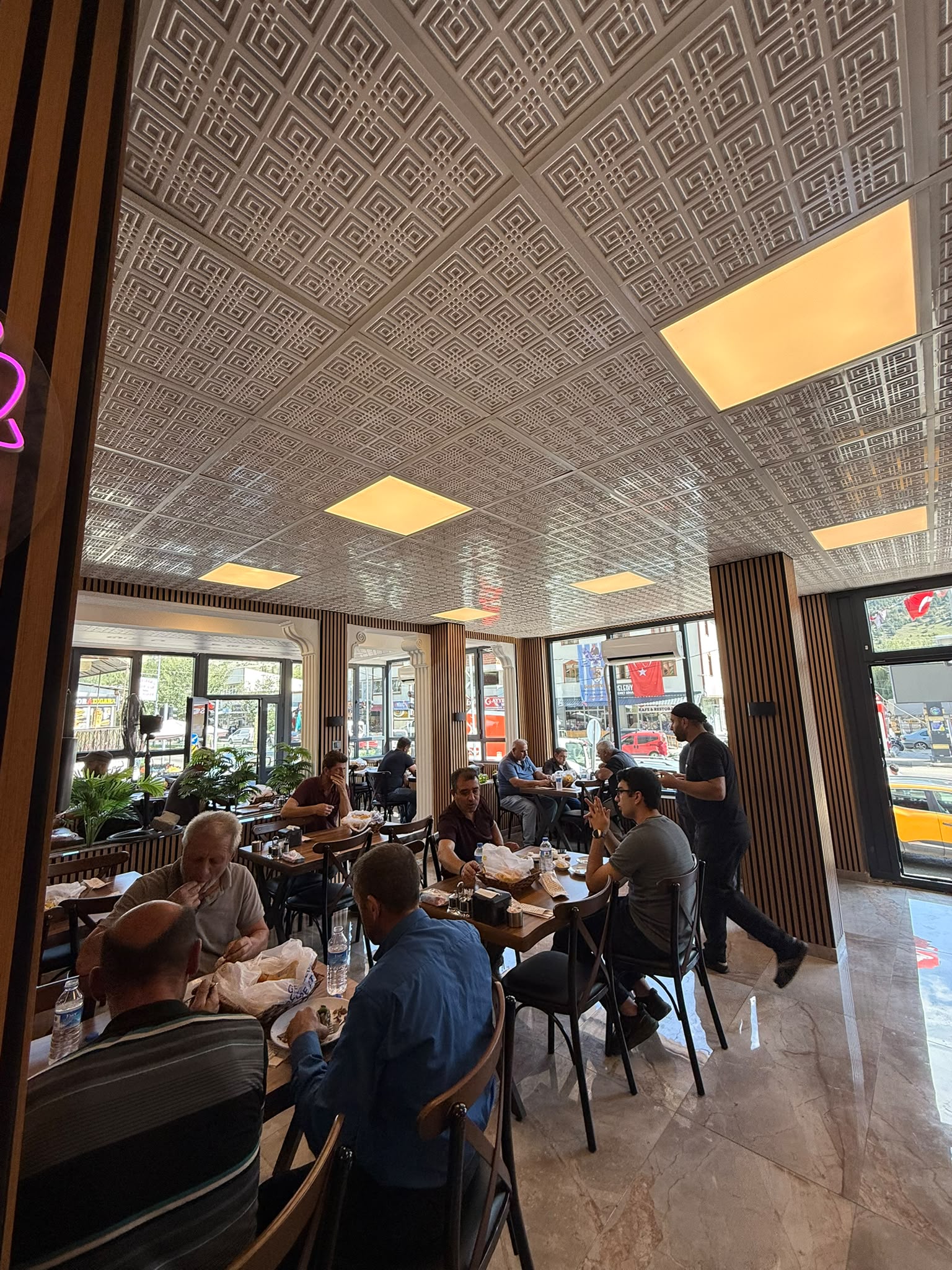 Öz Kosor Cağ Kebap’ın iç mekânı